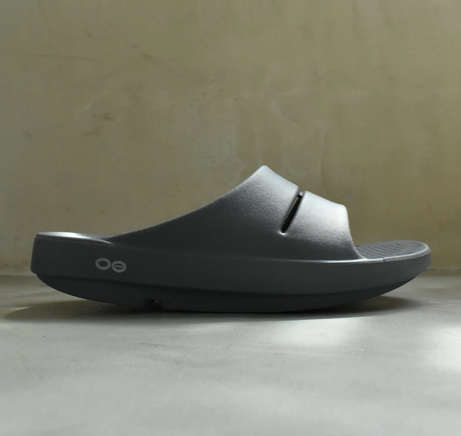 足の疲れを癒す！OOFOSリカバリーサンダル徹底レビューと使い方